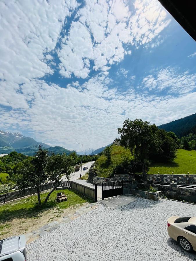 Guesthouse Alpenrose Mestia Exteriör bild